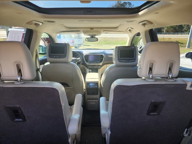 Additional photo of vehicle.