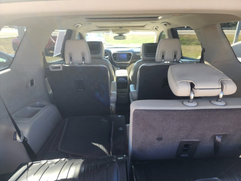 Additional photo of vehicle.