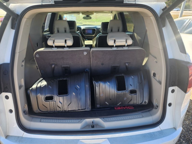 Additional photo of vehicle.