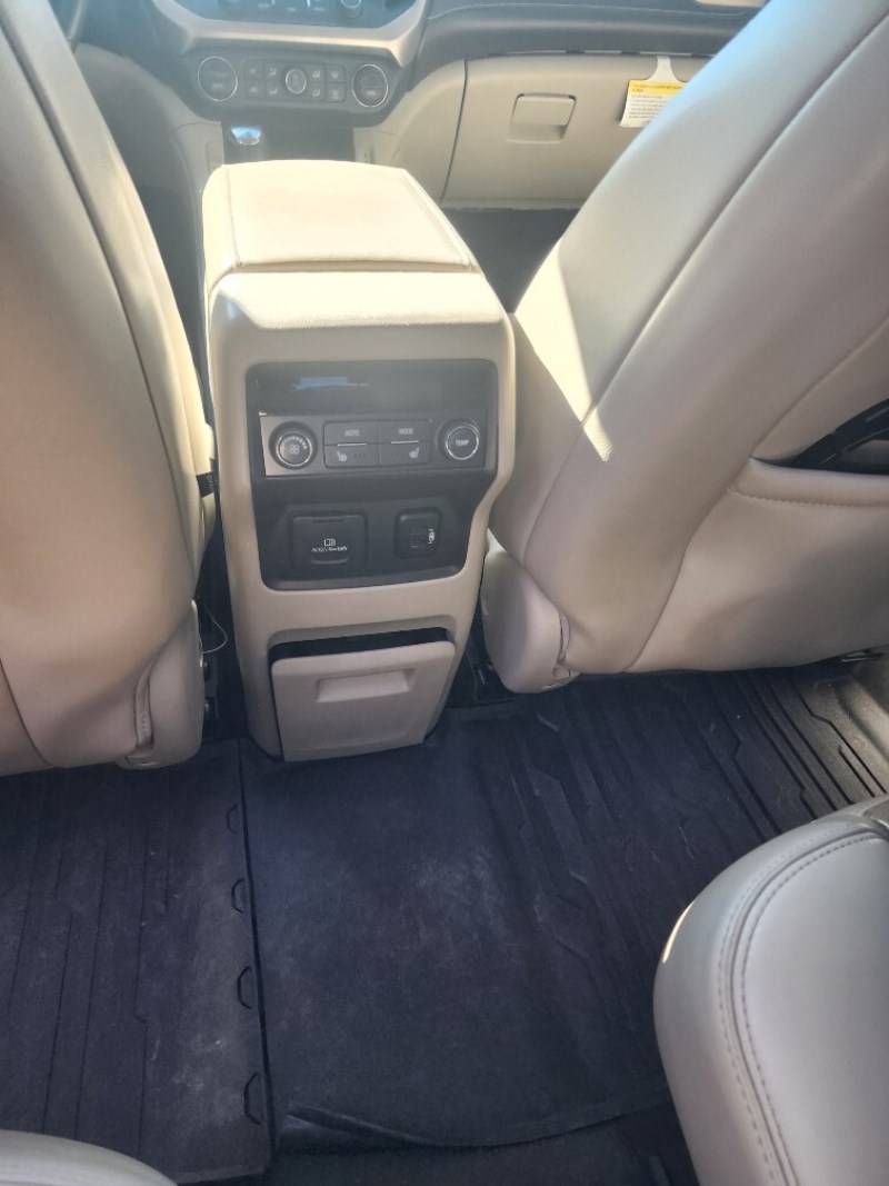 Additional photo of vehicle.