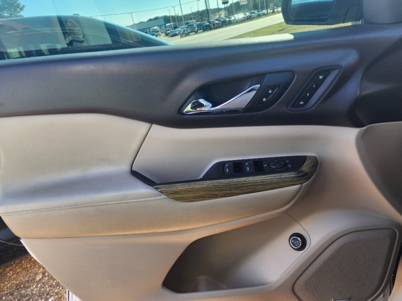 Additional photo of vehicle.