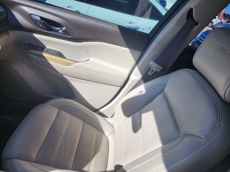 Additional photo of vehicle.