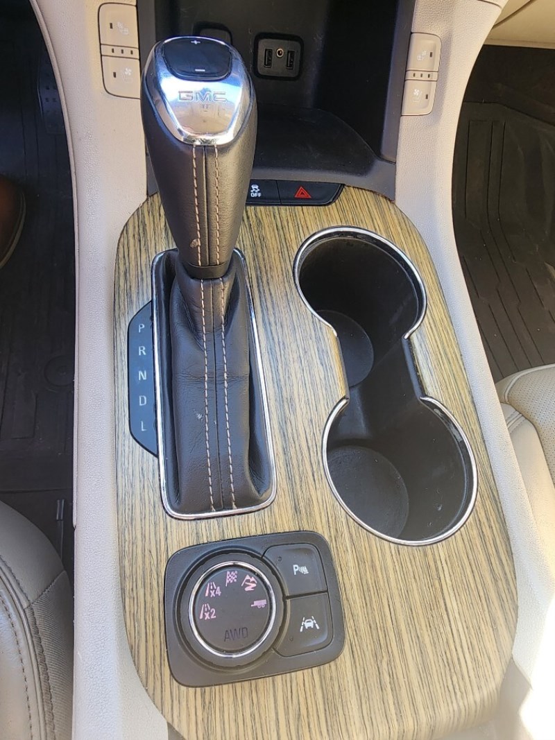 Additional photo of vehicle.