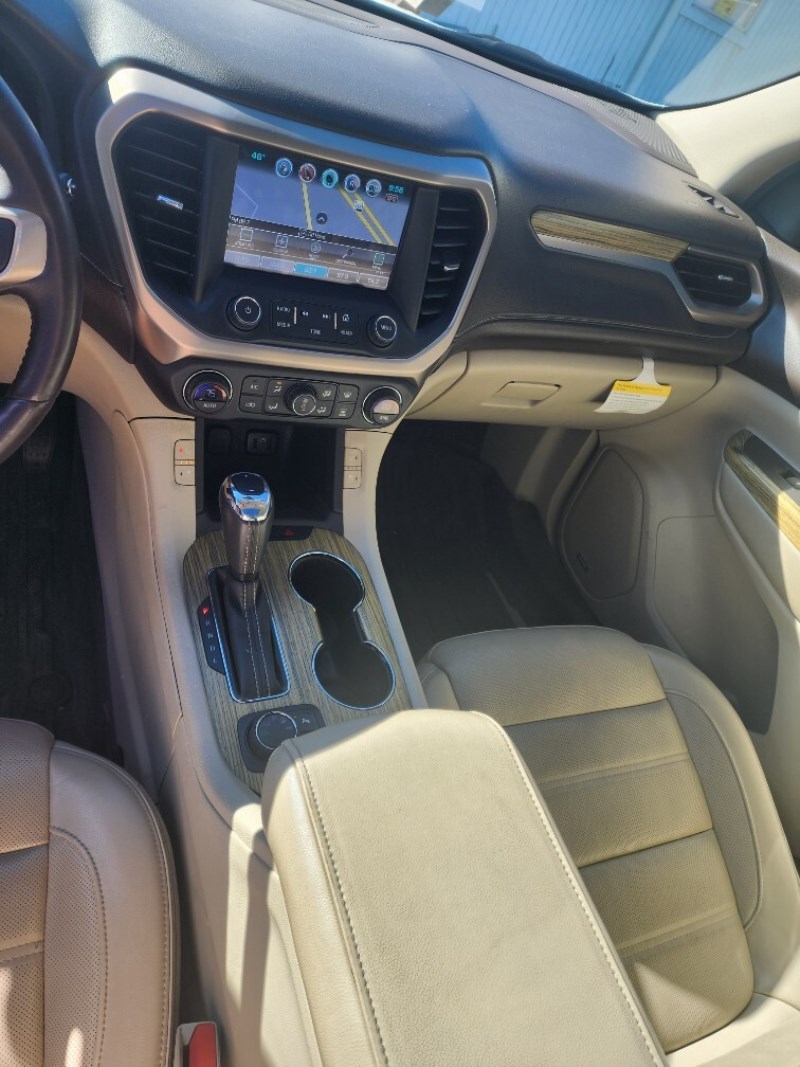 Additional photo of vehicle.