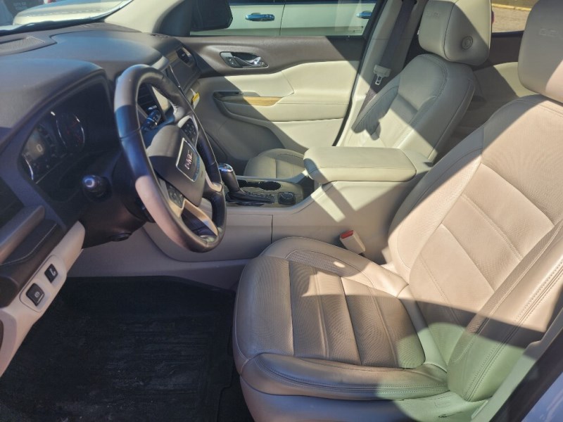 Additional photo of vehicle.