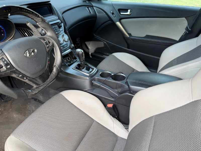 2016 Hyundai Genesis Coupe Base - Photo 8