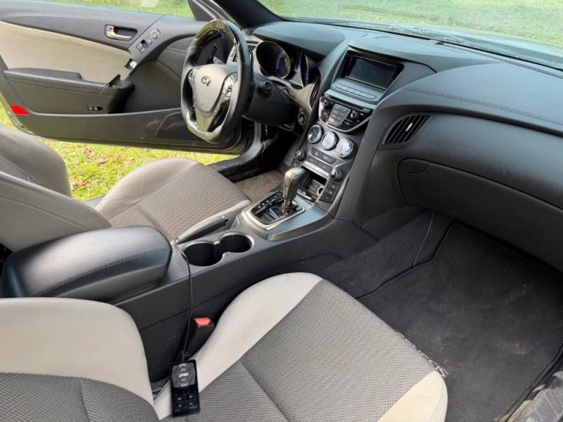2016 Hyundai Genesis Coupe Base - Photo 9