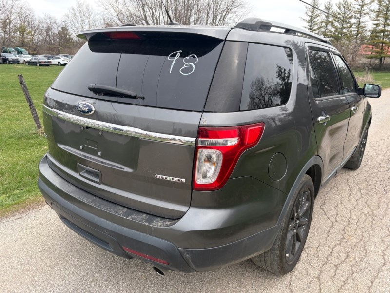 Additional photo of vehicle.