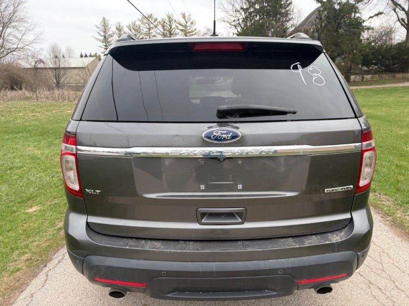 Additional photo of vehicle.