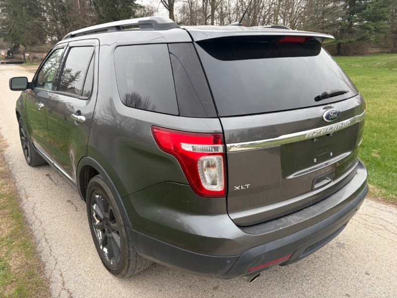 Additional photo of vehicle.