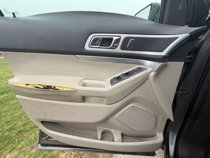 Additional photo of vehicle.