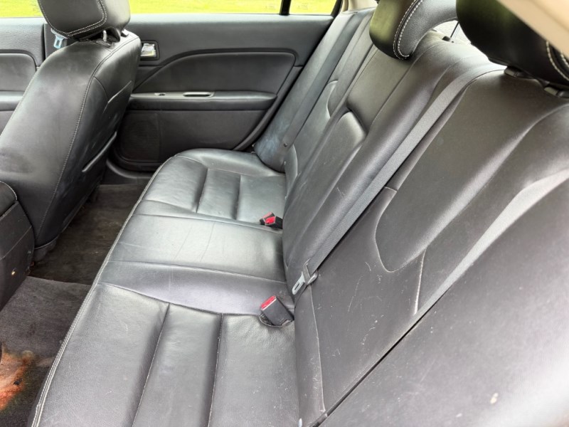 Additional photo of vehicle.