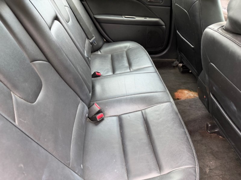 Additional photo of vehicle.