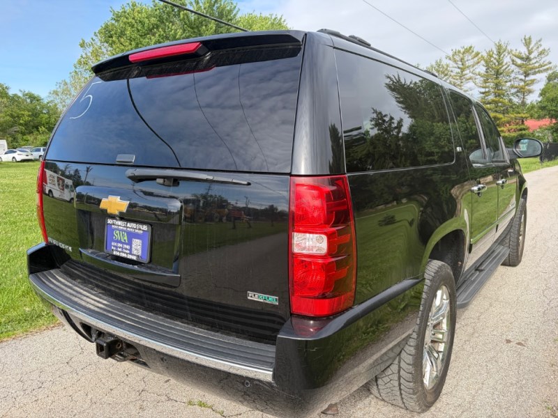 Additional photo of vehicle.