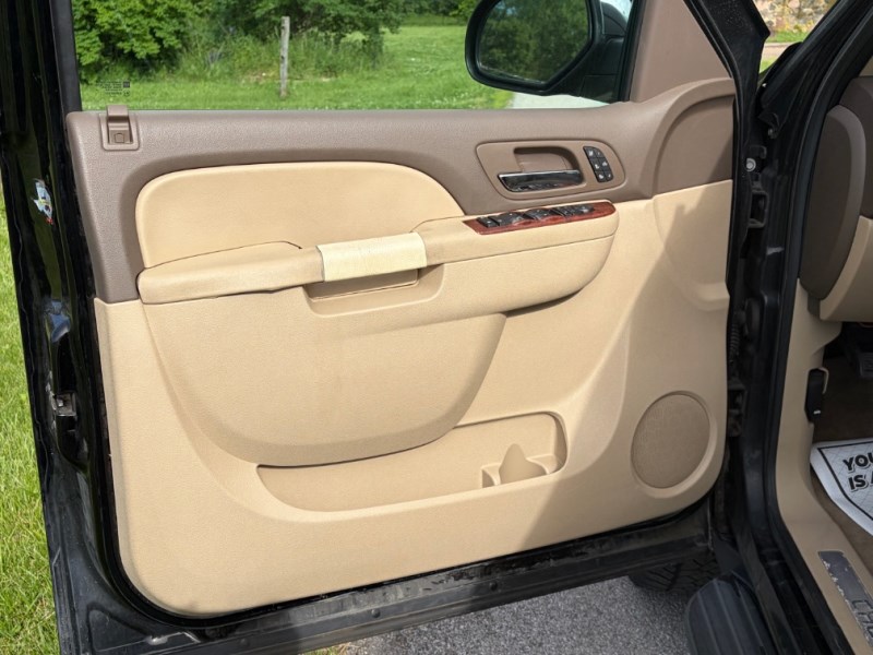 Additional photo of vehicle.