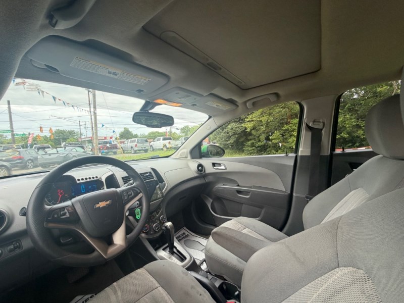 Additional photo of vehicle.