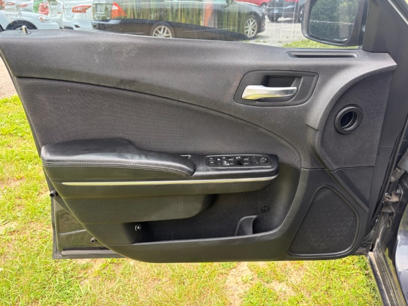 2016 Dodge Charger SE - Photo 18