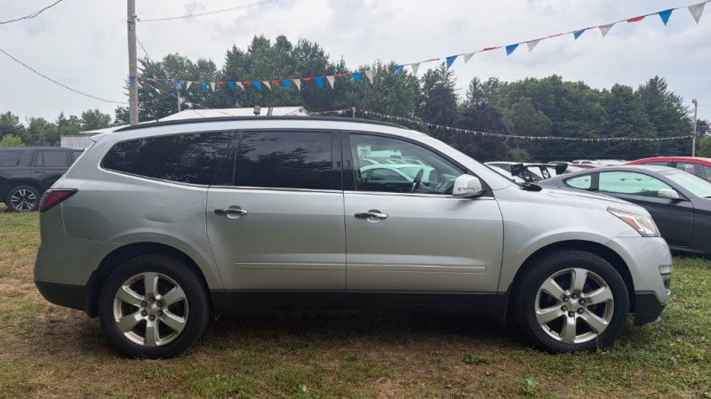 Additional photo of vehicle.