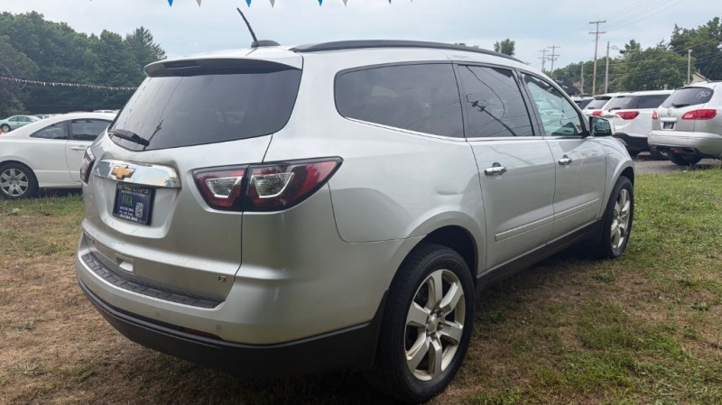 Additional photo of vehicle.