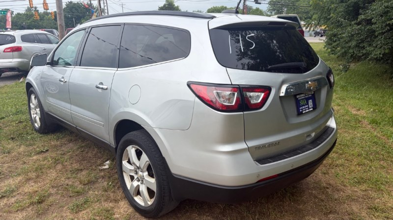 Additional photo of vehicle.