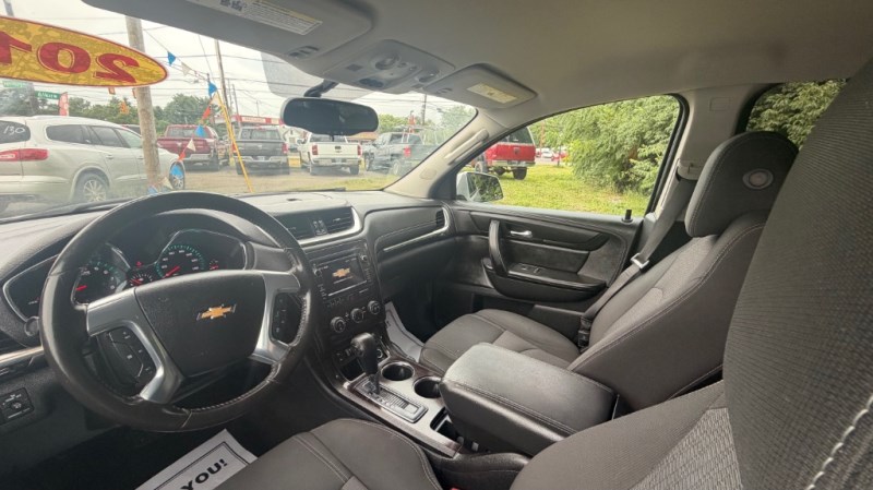 Additional photo of vehicle.