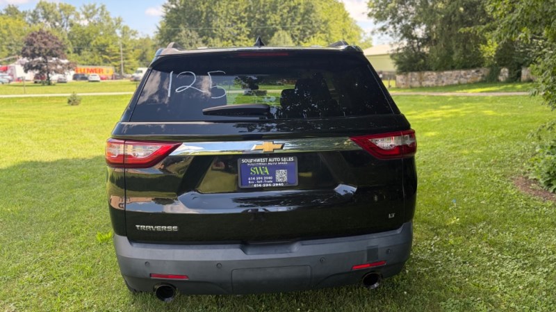 Additional photo of vehicle.