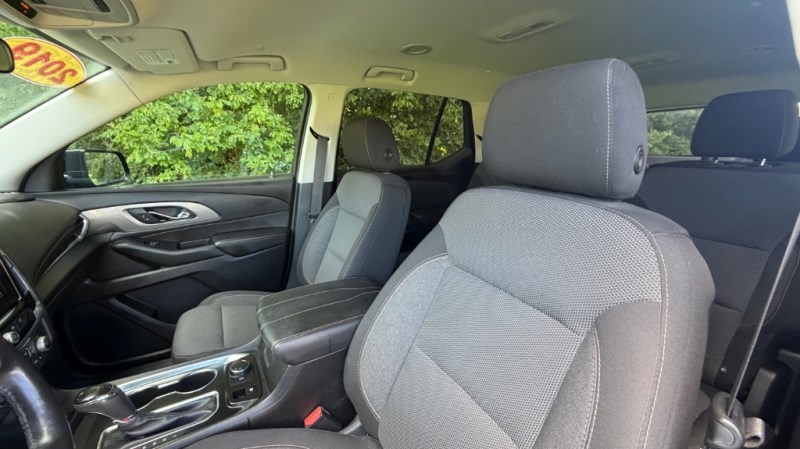 Additional photo of vehicle.