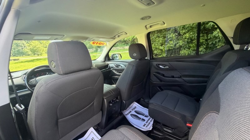Additional photo of vehicle.