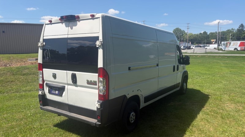 Additional photo of vehicle.