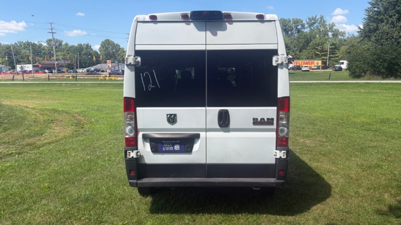 Additional photo of vehicle.