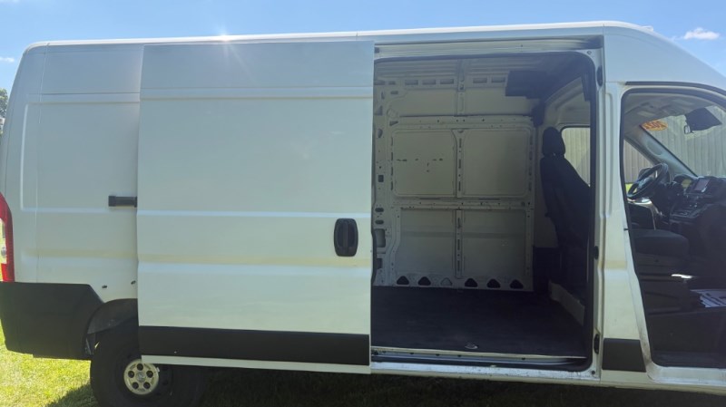 Additional photo of vehicle.