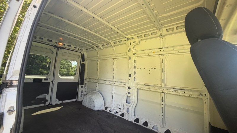 Additional photo of vehicle.