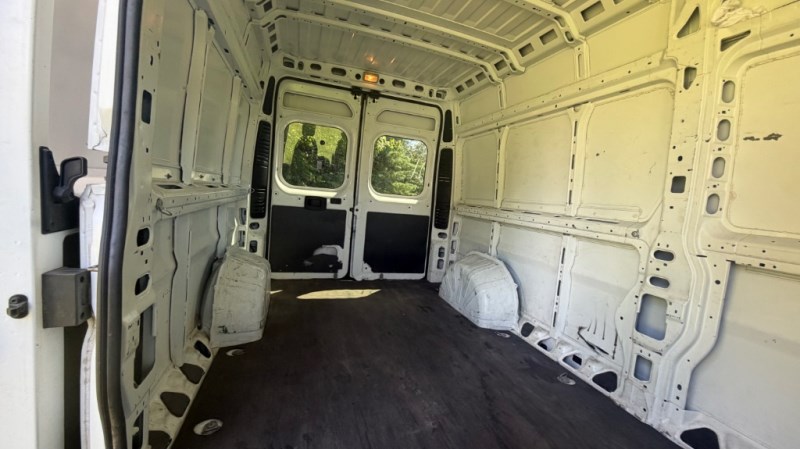 Additional photo of vehicle.