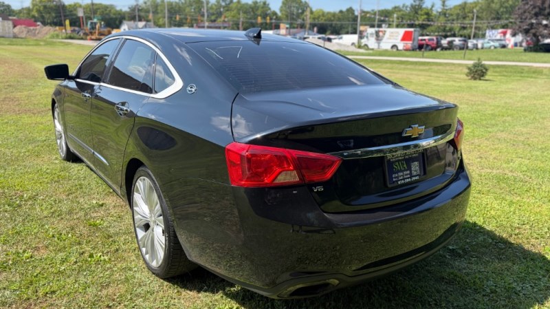 Additional photo of vehicle.