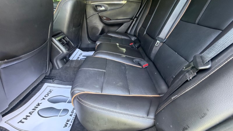 Additional photo of vehicle.