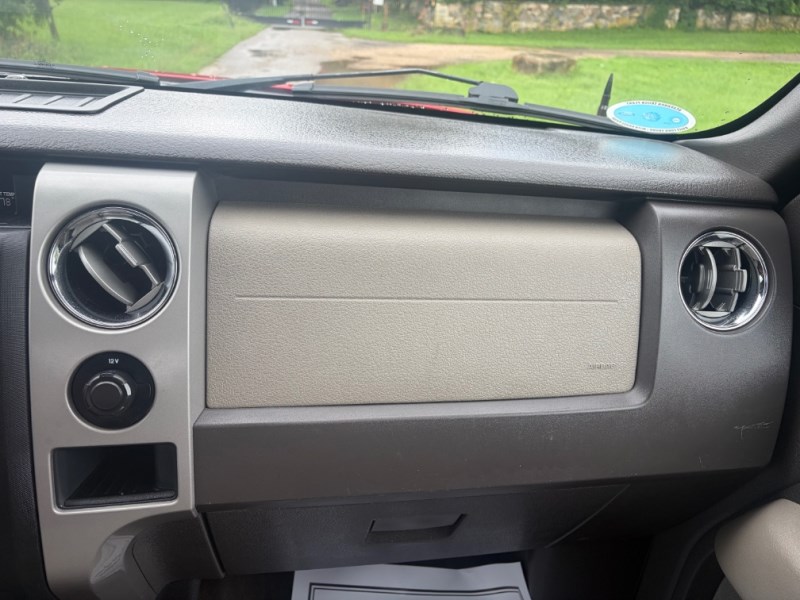 Additional photo of vehicle.