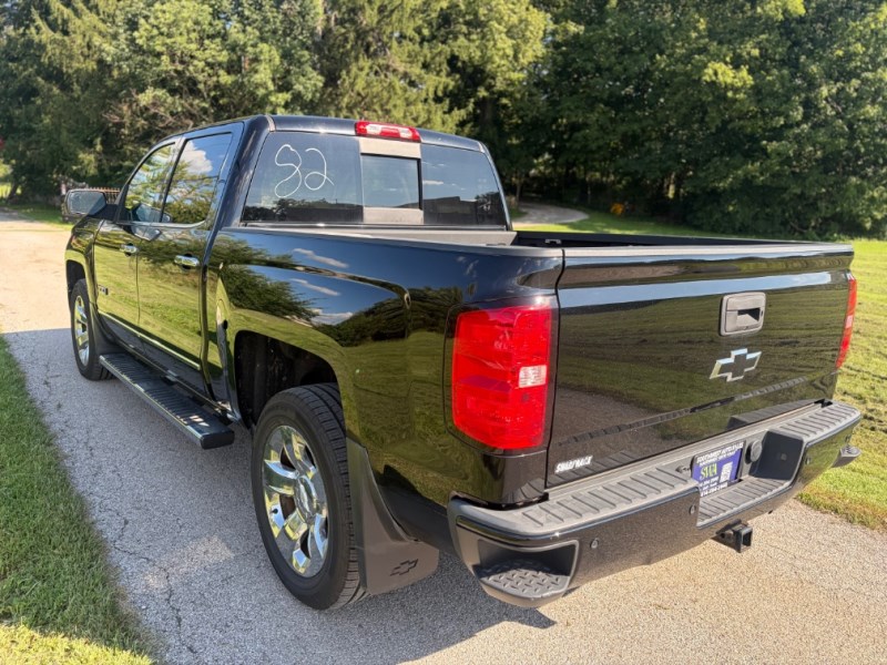 Additional photo of vehicle.