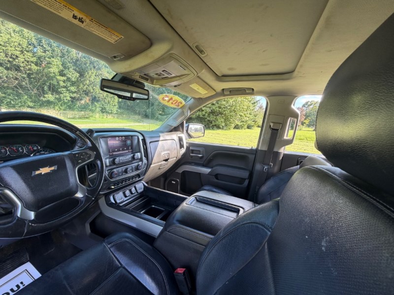 Additional photo of vehicle.