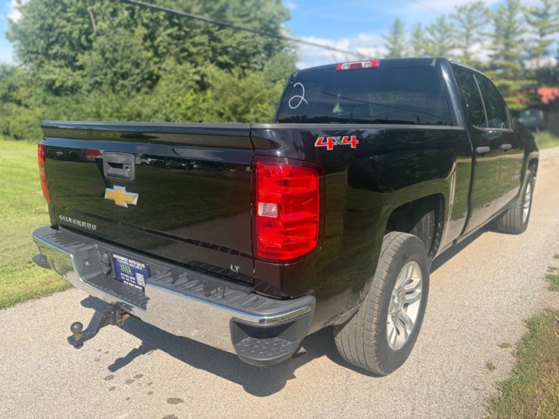 Additional photo of vehicle.