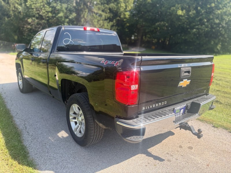 Additional photo of vehicle.