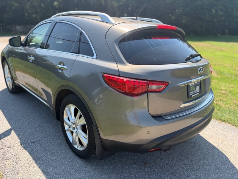 Additional photo of vehicle.