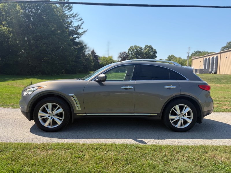 Additional photo of vehicle.