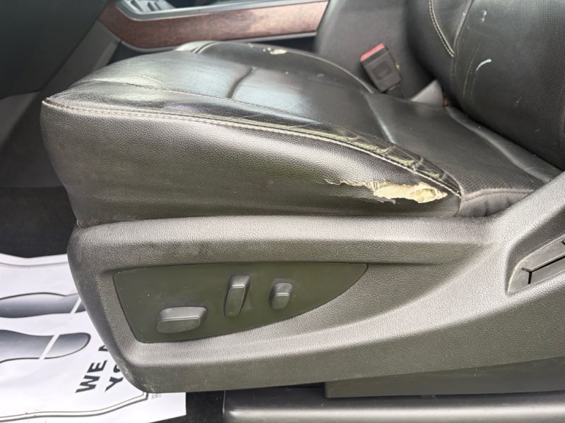 Additional photo of vehicle.