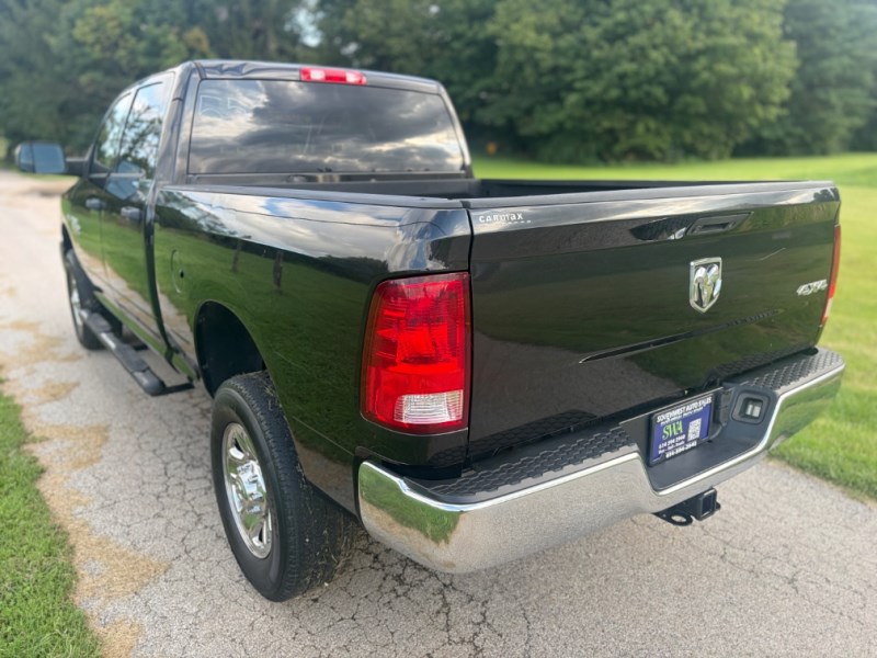 Additional photo of vehicle.
