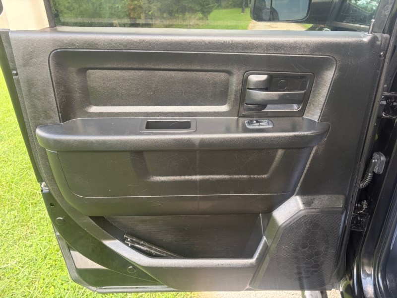 Additional photo of vehicle.