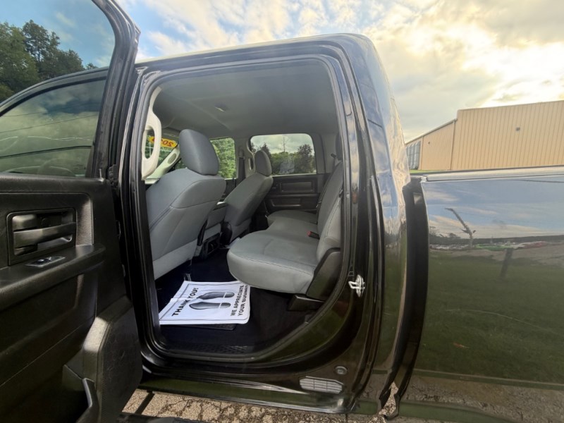 Additional photo of vehicle.
