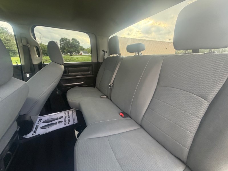 Additional photo of vehicle.