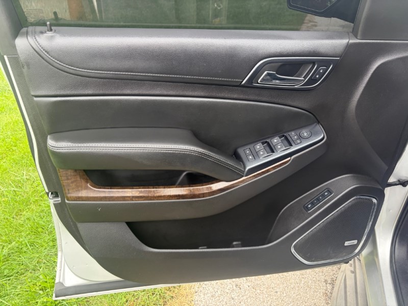 Additional photo of vehicle.