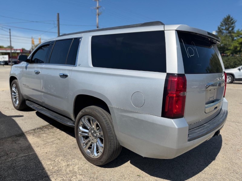 Additional photo of vehicle.