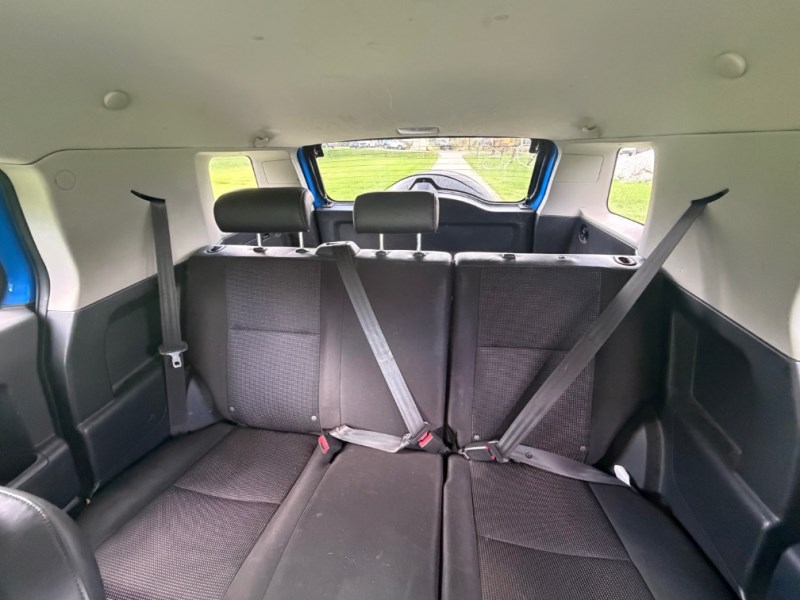 Additional photo of vehicle.